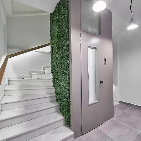 Explore From An Uber-central Studio! Athens