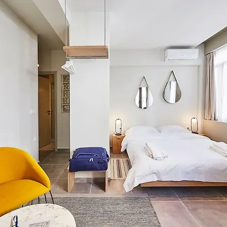 Explore From An Uber-central Studio! * Athens