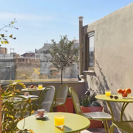 Explore From An Uber-central Studio! * Atenas